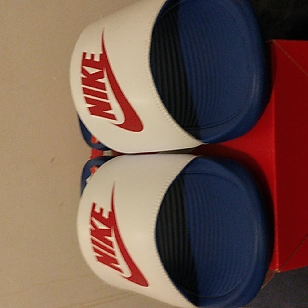 Nike Slides - Picture 2 of 4